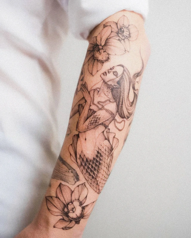 Татуировка в стиле тонких линий - работа 12